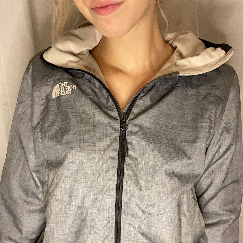 North face raincoat. Size Women’s small. Gray. Super soft interior.